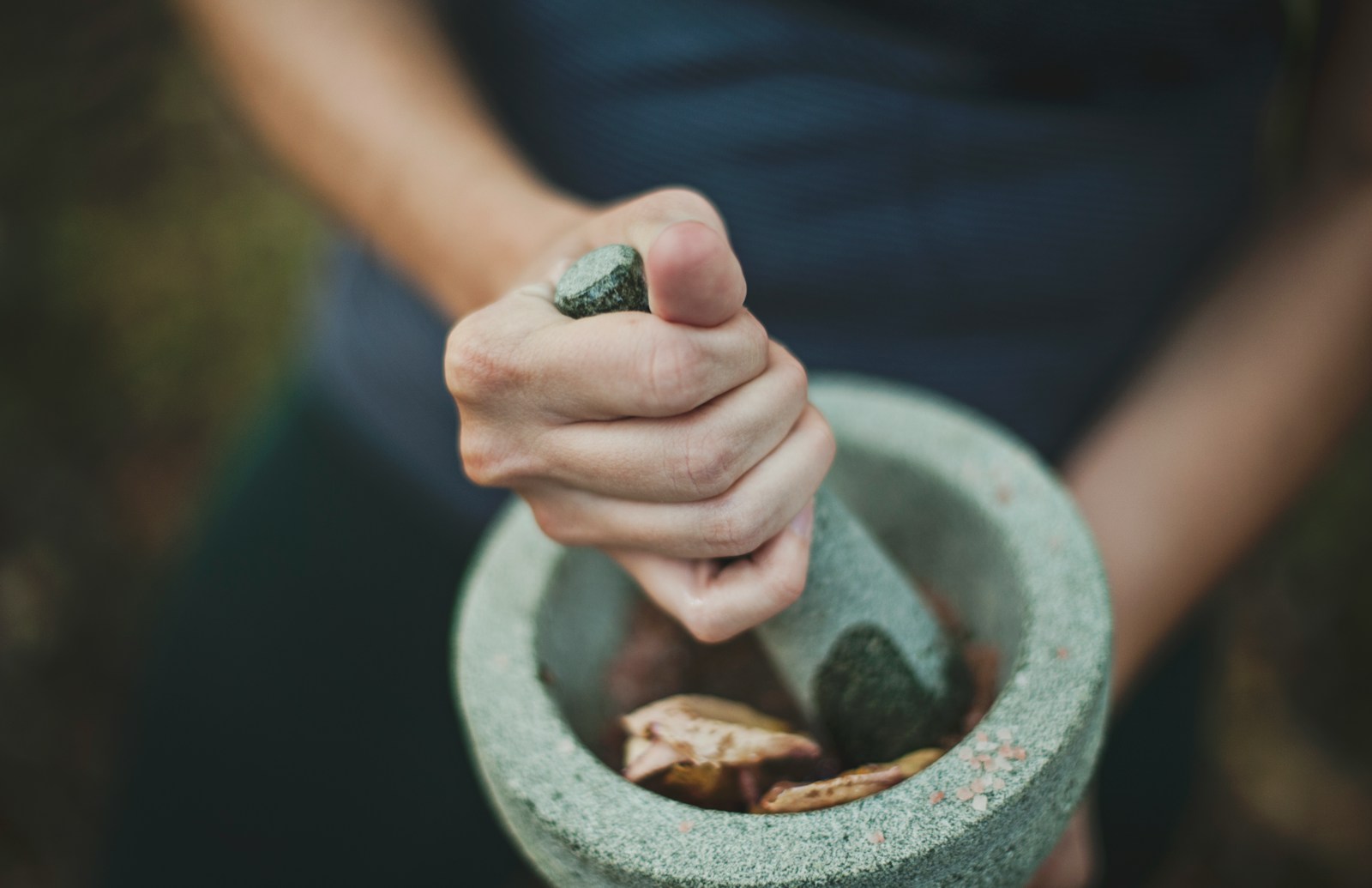 person making taditional chinese medicine